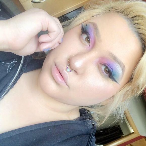 Meet your Posher, Jade - Picture 1 of 1